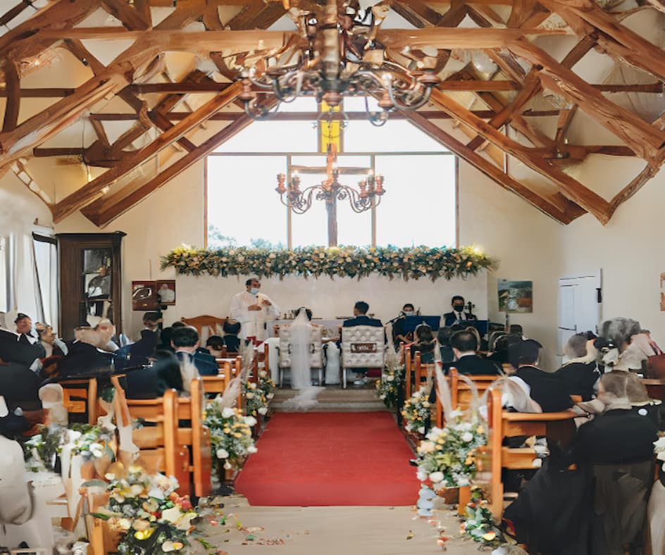 Decoración de iglesias en Cundinamarca, la Sabana de Bogotá y Boyacá. Con las flores más hermosas y una atención meticulosa, hacemos de cada boda, cumpleaños y evento corporativo una experiencia única y especial. Ya sea que desees una decoración floral romántica y clásica o un estilo más moderno y vanguardista, estamos aquí para hacer realidad tu visión. Desde impresionantes arcos florales hasta delicados centros de mesa, cada detalle se cuida con esmero para garantizar que tu evento sea inolvidable.
Confía en nosotros para proporcionarte flores frescas de la más alta calidad y un servicio de entrega puntual y confiable. ¡Déjanos convertir tu evento en una experiencia verdaderamente inolvidable con nuestra exquisita selección de flores!
Contáctanos hoy mismo para comenzar a planificar la decoración floral perfecta para tu boda o evento especial.   #Haciendasancarlosubachoque;#Haciendamonteleon;#Haciendalavictoriasubachoque;#Haciendaremansodeleriosubachoque;#Haciendasparaeventossubachoque;#Haciendasparaeventoscota;#Haciendasalamanca;#Haciendalamartina;#Haciendamuseoelchico;#Salonesparaeventosbogota;#Bodasvilladeleyva;#Banquetesvilladeleyva;#Matrimonio.com.co;#Fotografodebodas;#banquetesparabodasbogota;#Haciendaparaeventoschia;#Haciendasparaeventostenjo;#Haciendaselrosalcundinamarca;#Bodasboyaca