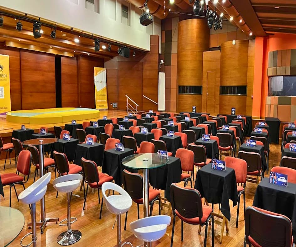 Alquiler de mesas y sillas para eventos empresariales bogota