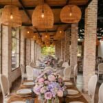mesas vintage con centros de mesa elegantes para eventos